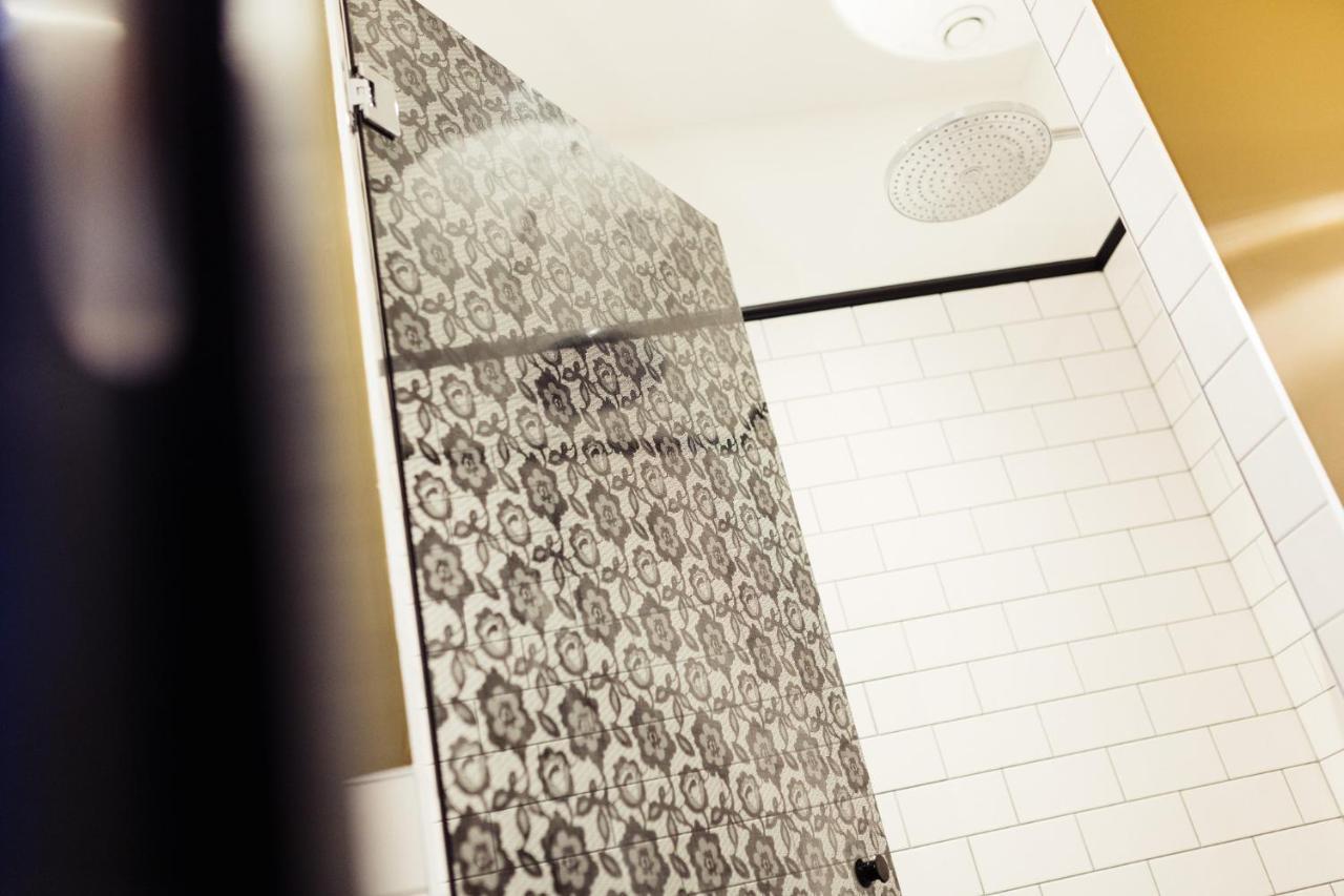 Post-Plaza Hotel & Grand Cafe レーワールデン エクステリア 写真